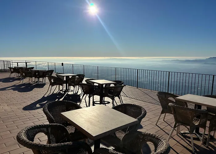 Santuari Mare De Deu Del Mont Restaurant-Hostatgeria