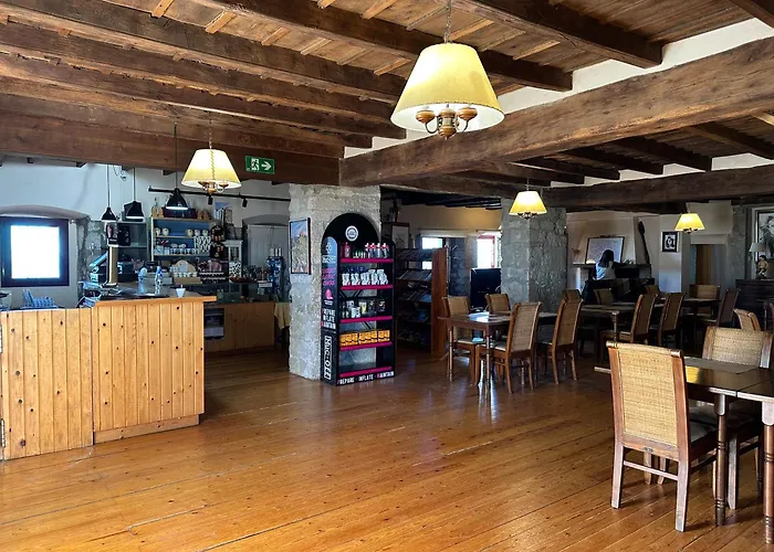 Santuari Mare De Deu Del Mont Restaurant-Hostatgeria