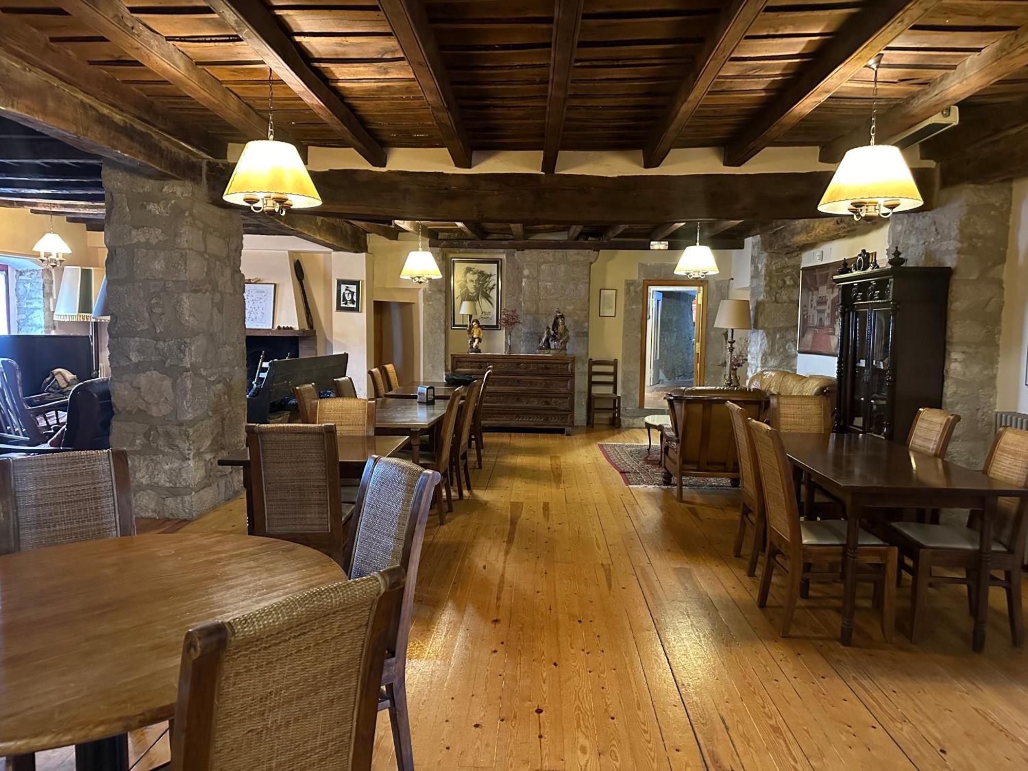 Gasthof Santuari Mare De Deu Del Mont Restaurant-hostatgeria