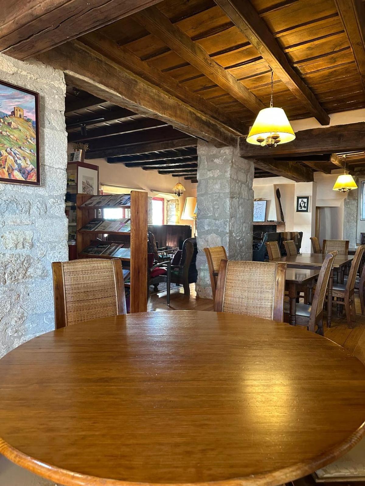 Gasthof Santuari Mare De Deu Del Mont Restaurant-hostatgeria