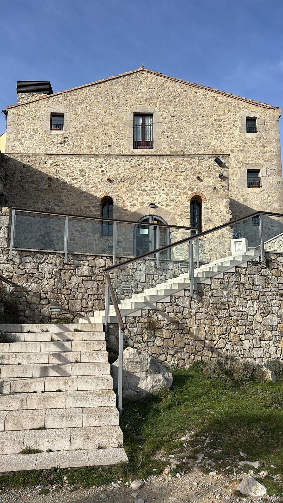 Santuari Mare De Deu Del Mont Restaurant-hostatgeria Gasthof *