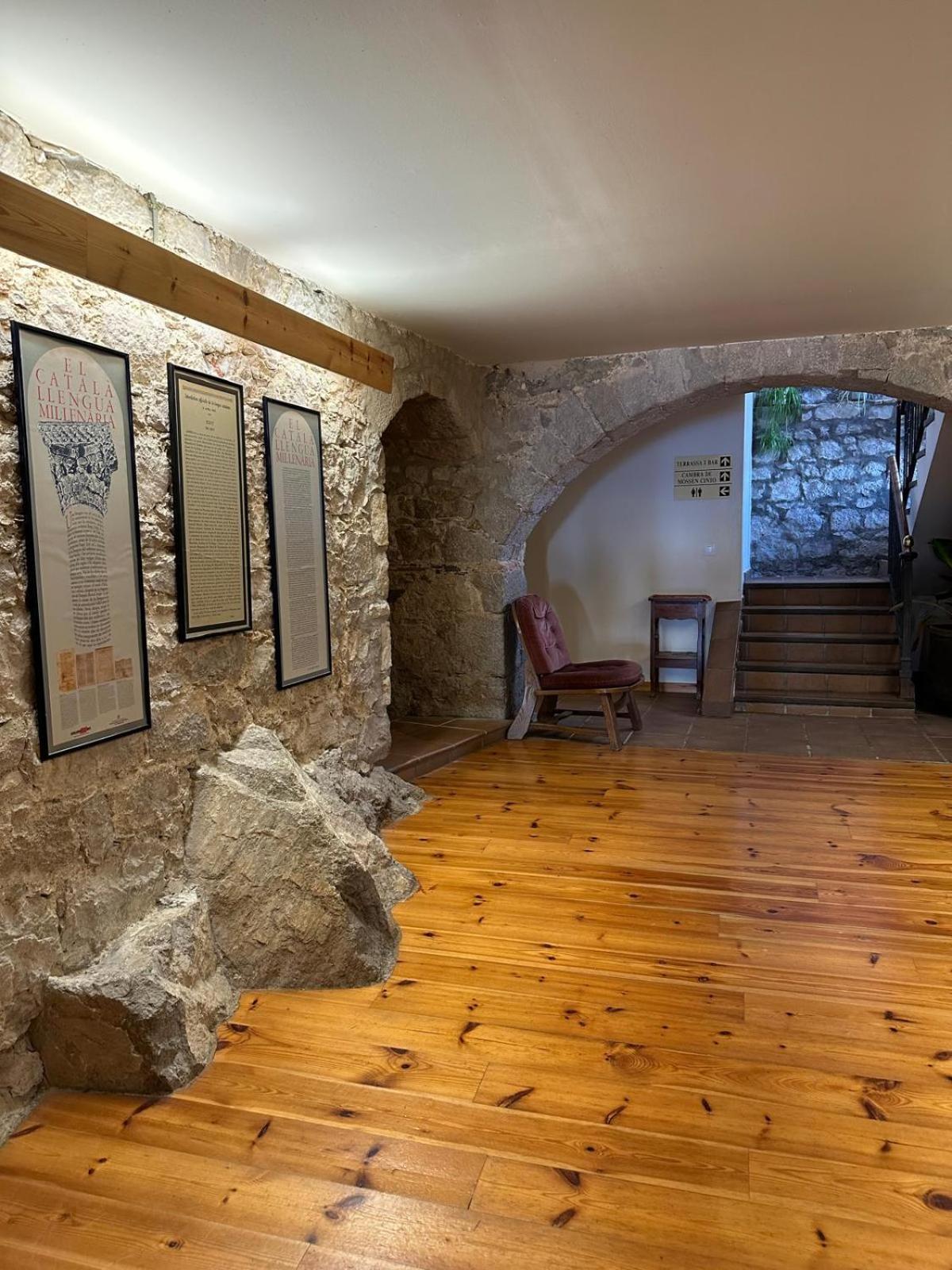 Gasthof Santuari Mare De Deu Del Mont Restaurant-hostatgeria Beuda