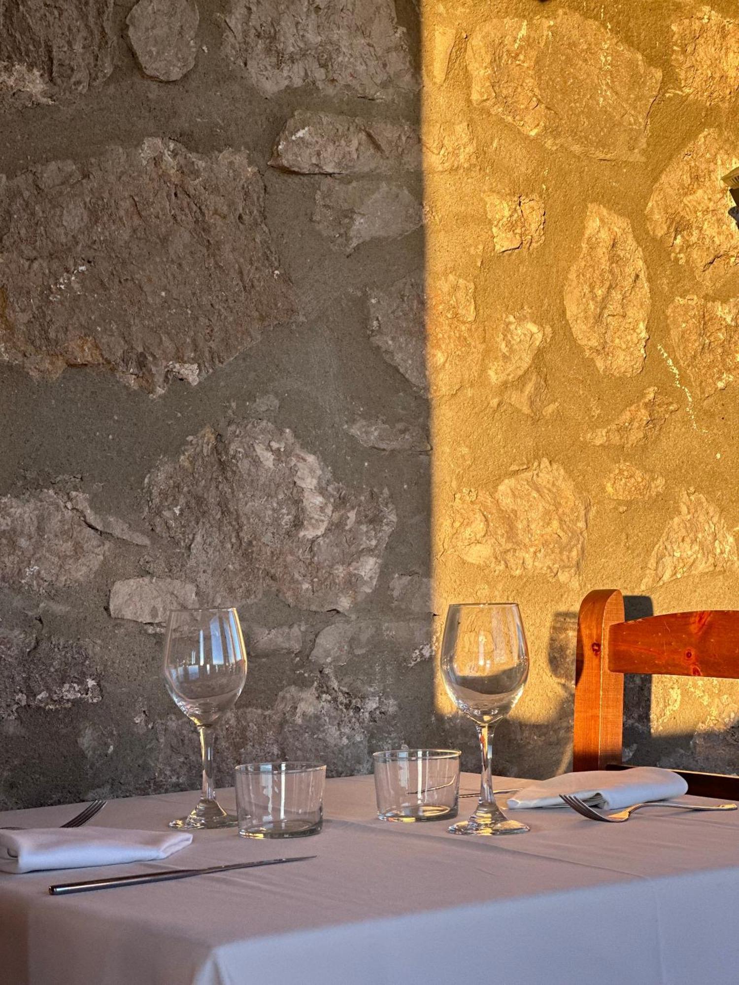 Santuari Mare De Deu Del Mont Restaurant-hostatgeria Gasthof Beuda