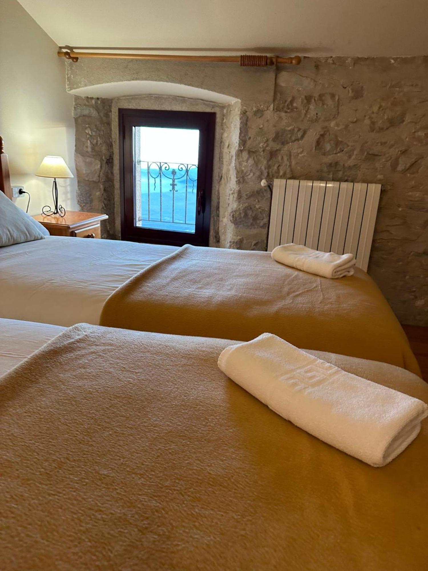 Santuari Mare De Deu Del Mont Restaurant-hostatgeria Gasthof *